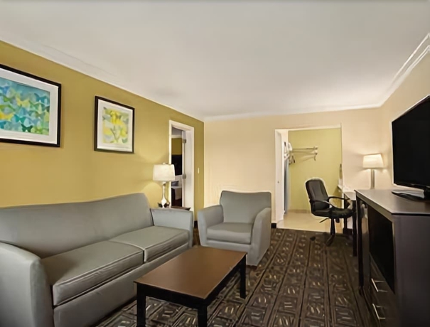 Imagen de la habitación del Hotel Solara Inn and Suites. Foto 13