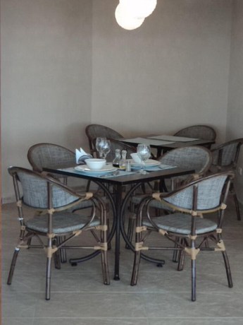 Imagen de los interiores del Hotel Solaris 25. Foto 16