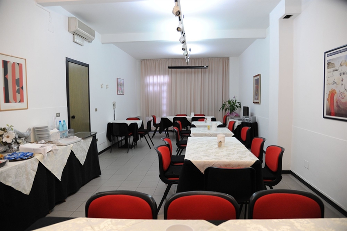 Imagen del bar/restaurante del Hotel Solarium. Foto 2