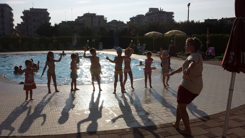 Imagen de la piscina del Hotel Sole, Chioggia. Foto 16