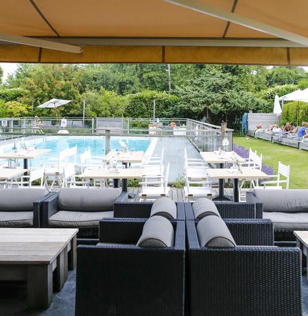 Imagen del bar/restaurante del Hotel Sole East Resort. Foto 3