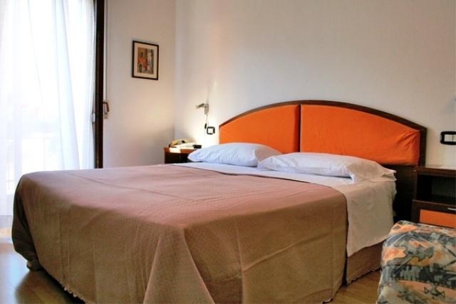 Imagen de la habitación del Hotel Sole Holiday. Foto 2