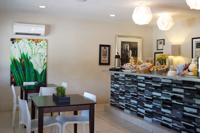 Imagen del bar/restaurante del Hotel Sole Inn and Suites. Foto 4