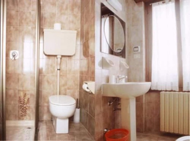 Imagen de la habitación del Hotel Sole - Limone. Foto 17