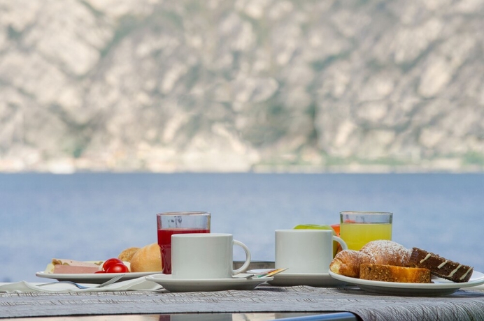 Imagen del bar/restaurante del Hotel Sole, Malcesine. Foto 4