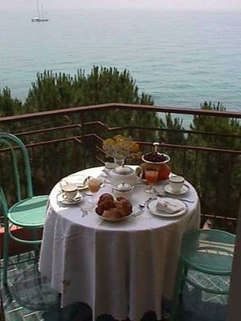 Imagen de la habitación del Hotel Sole Mare, Ventimiglia. Foto 2