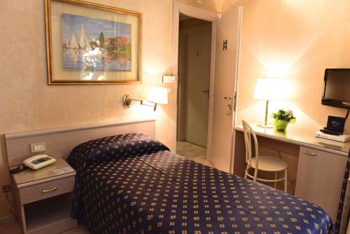 Imagen de la habitación del Hotel Sole Mare, Ventimiglia. Foto 7