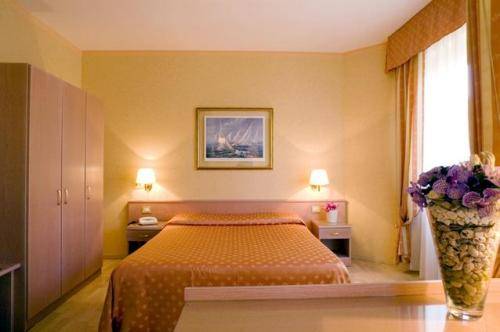 Imagen de la habitación del Hotel Sole Mare, Ventimiglia. Foto 14