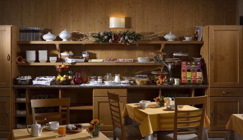 Imagen del bar/restaurante del Hotel Sole, Pondasio. Foto 4