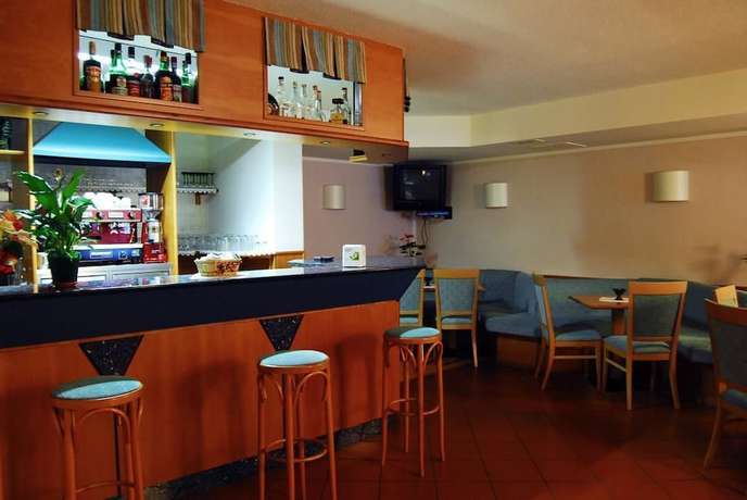 Imagen del bar/restaurante del Hotel Sole, Pondasio. Foto 5