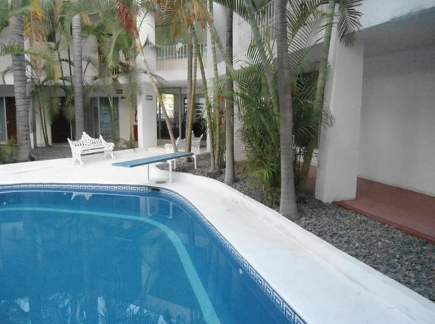 Imagen de la piscina del Hotel Sol&eacute; Plaza Guadalajara. Foto 17
