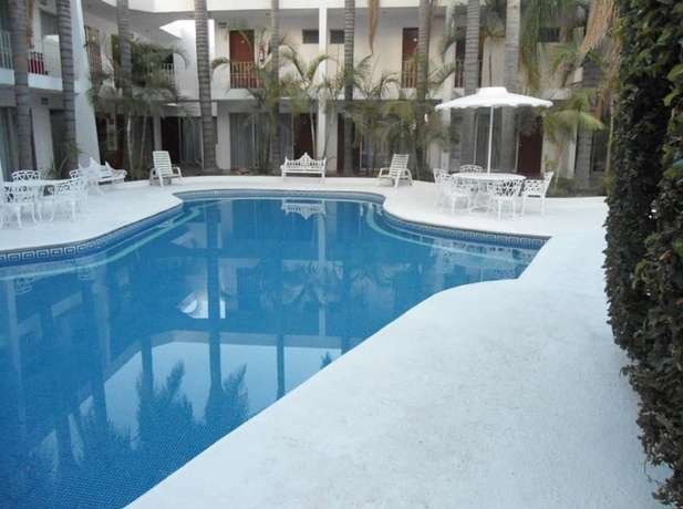 Imagen de la piscina del Hotel Sol&eacute; Plaza Guadalajara. Foto 18