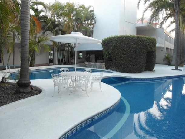 Imagen de la piscina del Hotel Sol&eacute; Plaza Guadalajara. Foto 19
