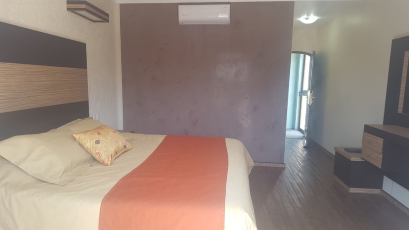 Imagen de la habitación del Hotel Soleil. Foto 12