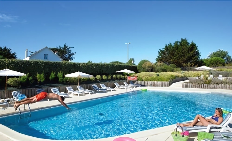 Imagen de la piscina del Hotel Soleil Vacances Résidence Club Les Salines. Foto 18