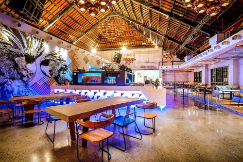 Imagen del bar/restaurante del Hotel Solia Legian Bali. Foto 2