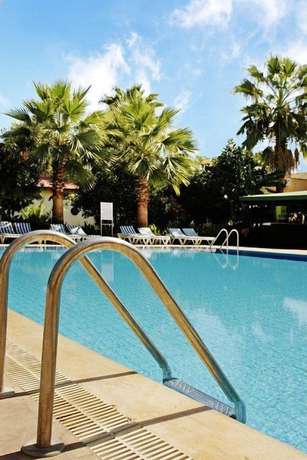 Imagen de la piscina del Hotel Solim. Foto 18