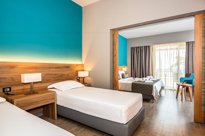 Imagen de la habitación del Hotel Solimar Aquamarine Resort. Foto 5