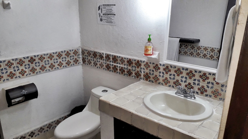 Imagen de la habitación del Hotel Solimar Inn Suites. Foto 15