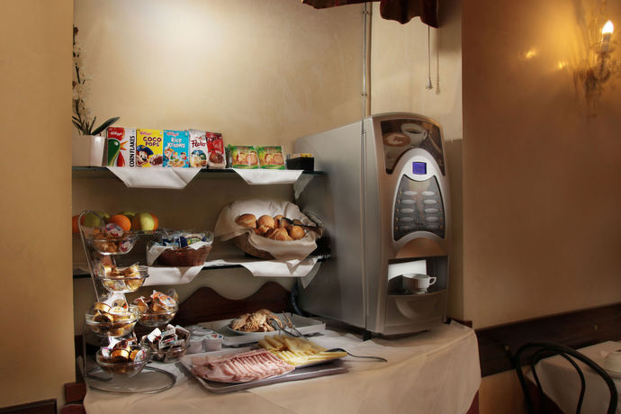 Imagen del bar/restaurante del Hotel Solis. Foto 4