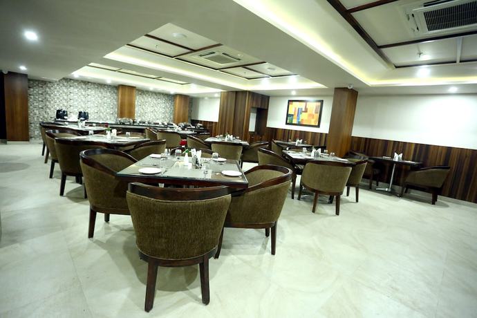 Imagen del bar/restaurante del Hotel Solitaire, Raipur. Foto 4