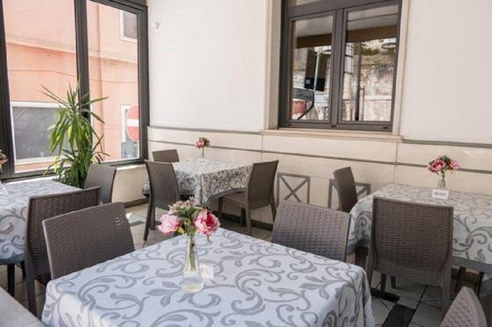 Imagen del bar/restaurante del Hotel Sollievo. Foto 6