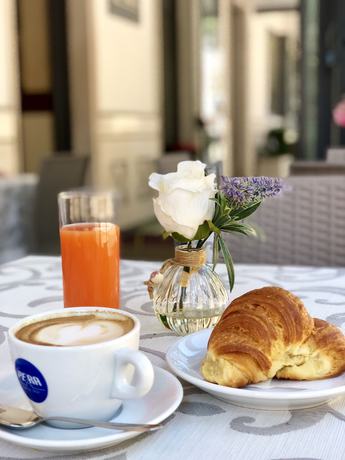 Imagen del bar/restaurante del Hotel Sollievo. Foto 9