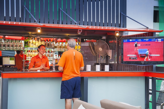 Imagen de la piscina del Hotel Solo Sukhumvit 2. Foto 14