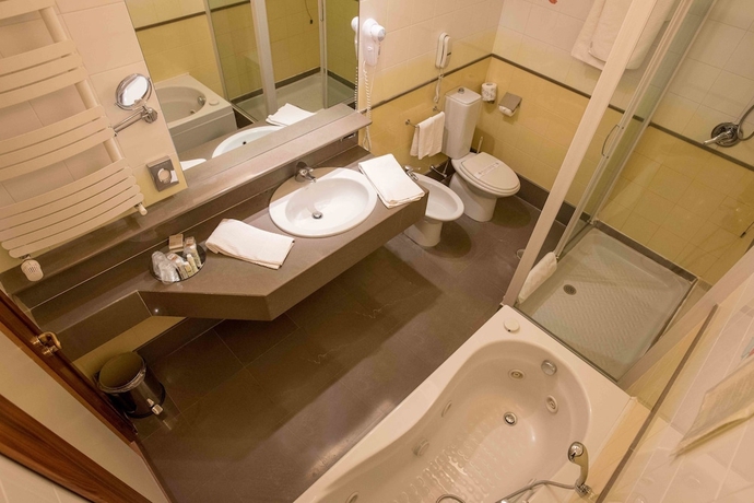 Imagen de la habitación del Hotel Solofra Palace Resorts. Foto 8