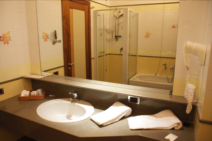 Imagen de la habitación del Hotel Solofra Palace Resorts. Foto 15