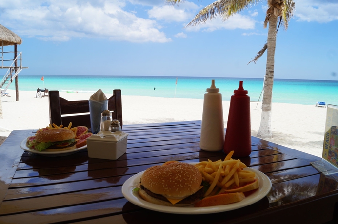 Imagen del bar/restaurante del Hotel Solymar Cancun Beach Resort. Foto 3