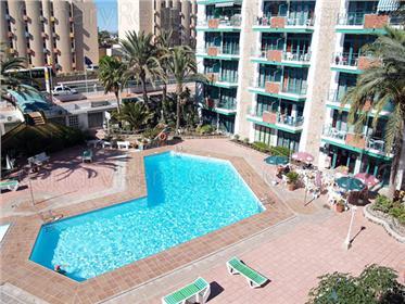 Imagen de la piscina del Hotel Solymar, Playa del Ingl&eacute;s. Foto 4