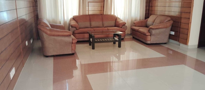Imagen de los interiores del Hotel Som Kunj Circuit House. Foto 16