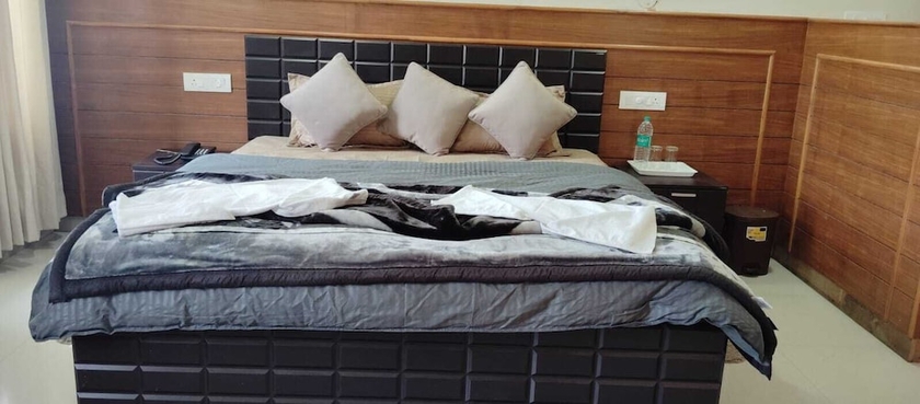 Imagen de la habitación del Hotel Som Kunj Circuit House. Foto 10