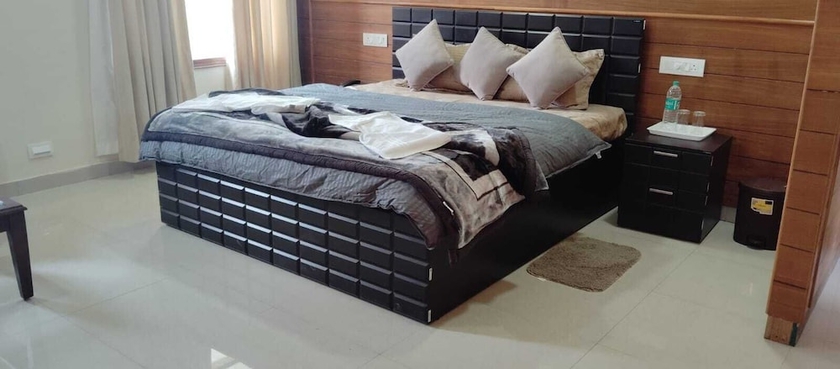 Imagen de la habitación del Hotel Som Kunj Circuit House. Foto 11