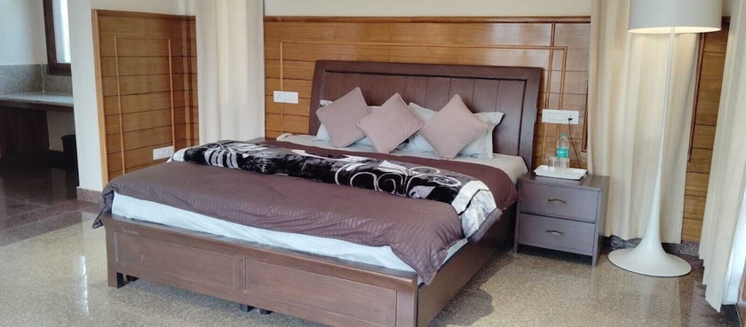 Imagen de la habitación del Hotel Som Kunj Circuit House. Foto 12