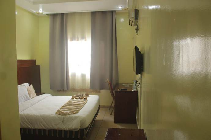 Imagen de la habitación del Hotel Somatel. Foto 10