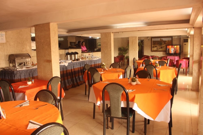 Imagen del bar/restaurante del Hotel Somatel Yaound&eacute;. Foto 2