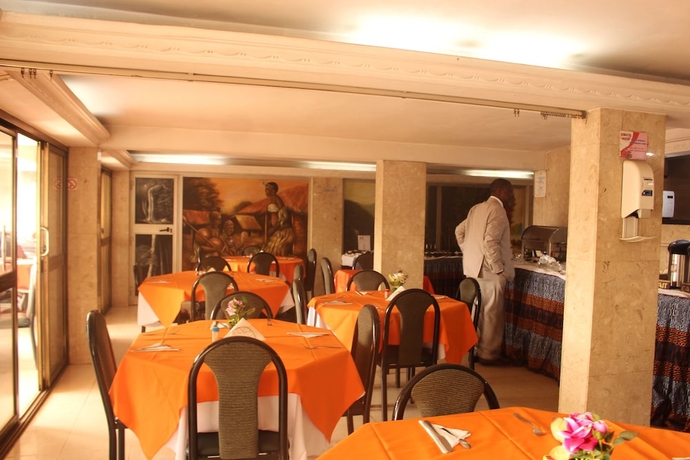 Imagen del bar/restaurante del Hotel Somatel Yaound&eacute;. Foto 3