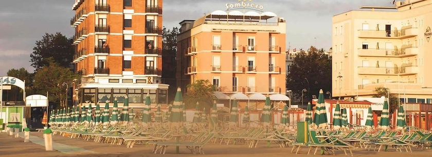Imagen de los exteriores del Hotel Sombrero. Foto 13