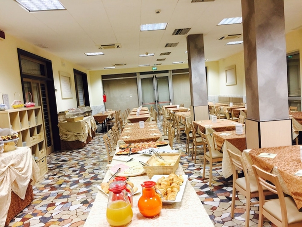 Imagen del bar/restaurante del Hotel Sombrero. Foto 5