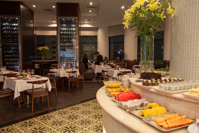 Imagen del bar/restaurante del Hotel Somerset Grand Hanoi. Foto 1