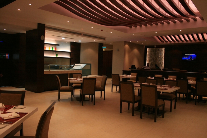 Imagen del bar/restaurante del Hotel Somerset Greenways Chennai. Foto 4