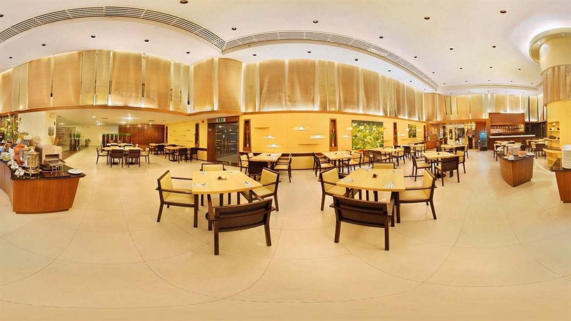 Imagen del bar/restaurante del Hotel Somerset Park Suanplu Bangkok. Foto 2