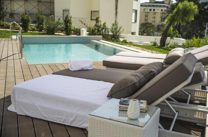 Imagen de la piscina del Hotel Somewhere Estoril Guesthouse. Foto 8