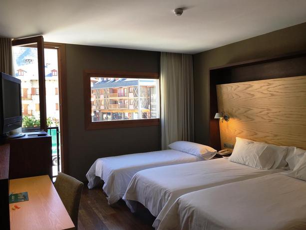 Imagen de la habitación del Hotel Sommos Aneto. Foto 3