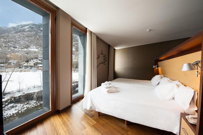 Imagen de la habitación del Hotel Sommos Aneto. Foto 4