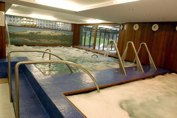Imagen de la piscina del Hotel Sommos Benasque Spa. Foto 6