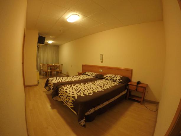 Imagen de la habitación del Hotel Somriu City M28. Foto 7