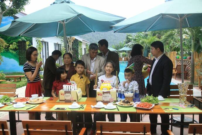 Imagen del bar/restaurante del Hotel Son Doong Bungalow. Foto 17